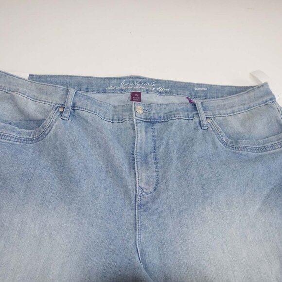 Gloria Vanderbilt Women's Kaia Skimmer Capri Jeans Size 22W NWT Blue High Rise - Picture 2 of 8
